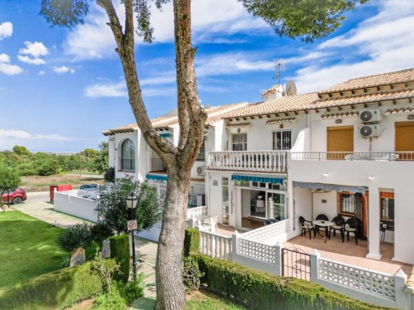 Chalet adosado en Calle Ercina, Los Balcones - Los Altos del Edén, Torrevieja photo 1