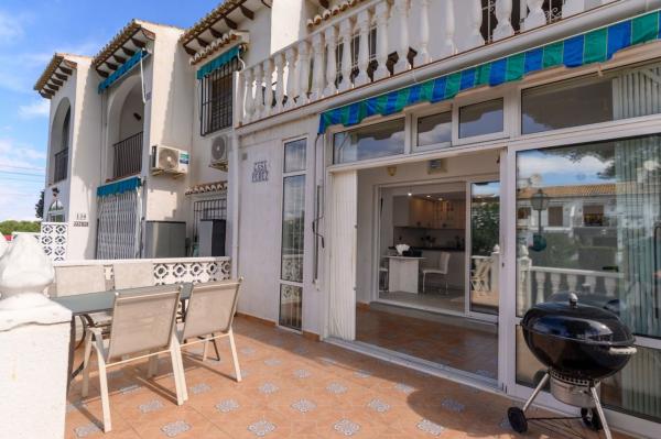 Chalet adosado en Calle Ercina, Los Balcones - Los Altos del Edén, Torrevieja thumbnail 2