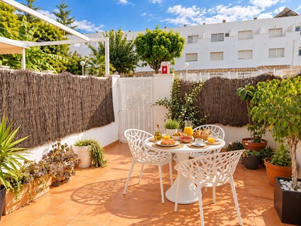 Chalet adosado en Calle de Vall de Laguar, Pueblo Español - Coveta Fumá, El Campello photo 1