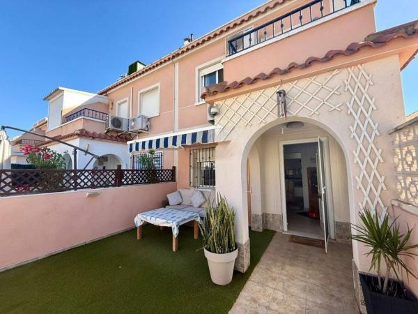 Chalet independiente en venta en Casa o chalet en Calle Canarias, Monte y Mar, Gran Alacant, Gran Alacant
photo 1