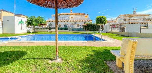 Chalet independiente en venta en Casa o chalet en Orihuela Ciudad, Orihuela, Orihuela
thumbnail 2