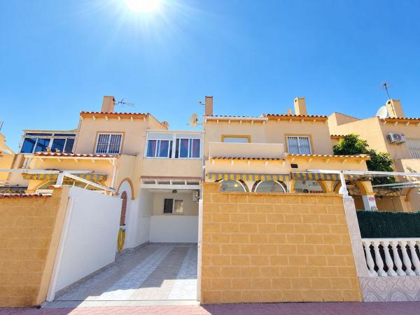 Chalet independiente en venta en Casa o chalet en Playa Flamenca, Orihuela, Orihuela
photo 1