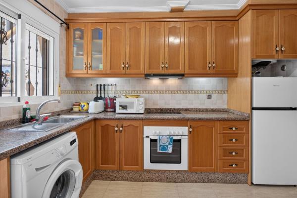 Chalet independiente en venta en Casa o chalet en Villamartín, Orihuela, Orihuela
 photo 4