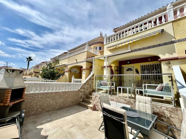 Chalet independiente en venta en Casa o chalet en La Regia, Orihuela, Orihuela
photo 1