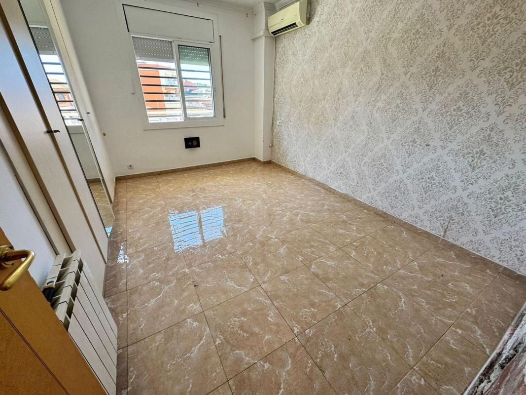 Venta de piso en Piso en Avenida de l'Eramprunyà s/n, Bobiles - Diagonal - Les Colomeres, Gavà, Gavà
photo 1