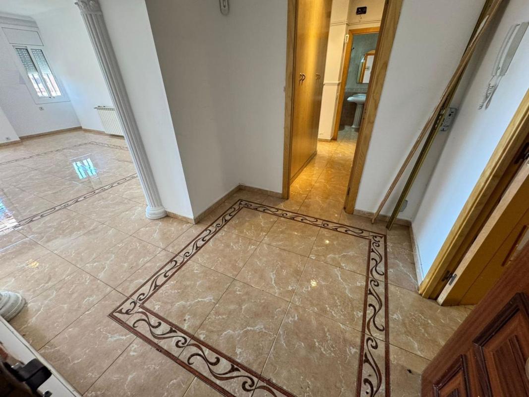 Venta de piso en Piso en Avenida de l'Eramprunyà s/n, Bobiles - Diagonal - Les Colomeres, Gavà, Gavà
photo 2
