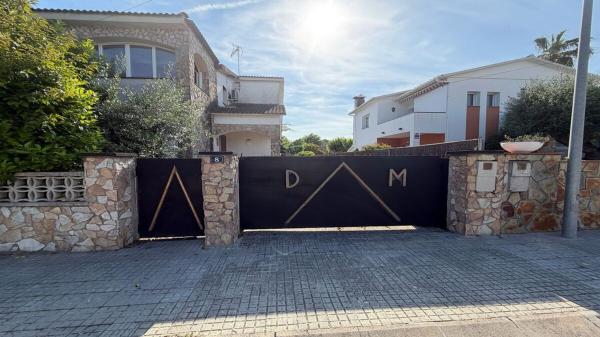 Chalet independiente en venta en Casa o chalet en Calle Rossinyol, 8, Llinars del Vallès, Llinars del Vallès
 photo 1