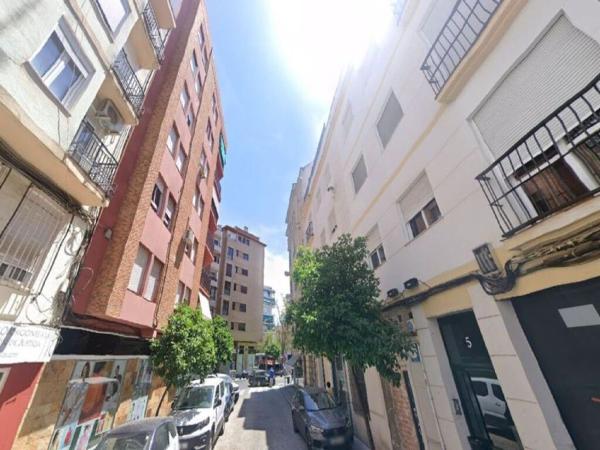 Продажа квартиры на Piso en Calle Magistral Seco de Herrera, 2, Ciudad Jardín, Córdoba, Кórdoba
thumbnail 2