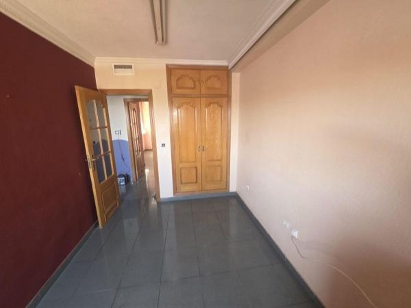 Продажа квартиры на Piso en Plaza Jesús Divino Obrero, 8, Campo de la Verdad, Córdoba, Кórdoba
thumbnail 2