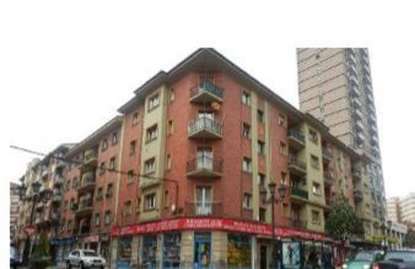 Продажа квартиры на Piso en Calle Bermúdez de Castro s/n, Teatinos-Los Prados, Oviedo, Овьедо
 photo