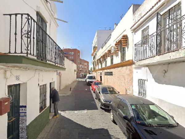Частный шале на продаже в  Casa o chalet en Calle Gilena s/n, La Plata, Sevilla, Севилья photo