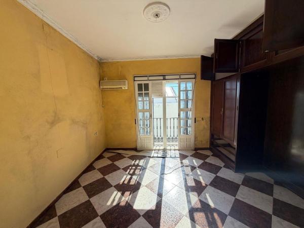 Частный шале на продаже в  Casa o chalet en Pilas, Пилас photo 1