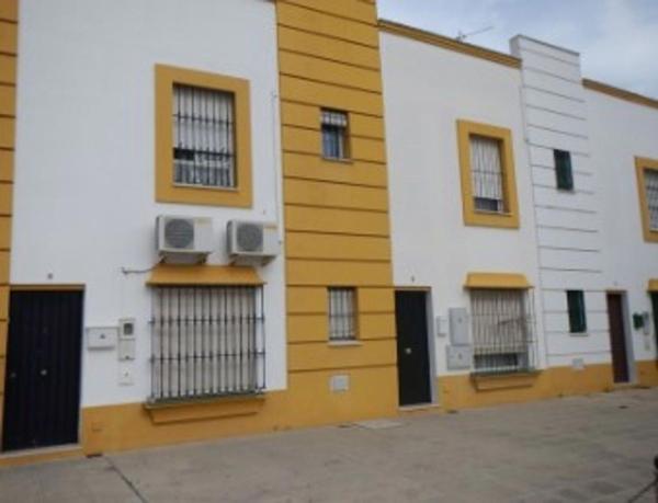 Chalet adosado en Plaza Mercedes Amores, Umbrete photo 2