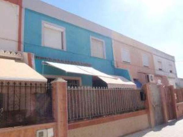 Частный шале на продаже в  Casa o chalet en Barrio Ns de Gracia, 73 -99, Centro, Gelves, Гельвес photo 2