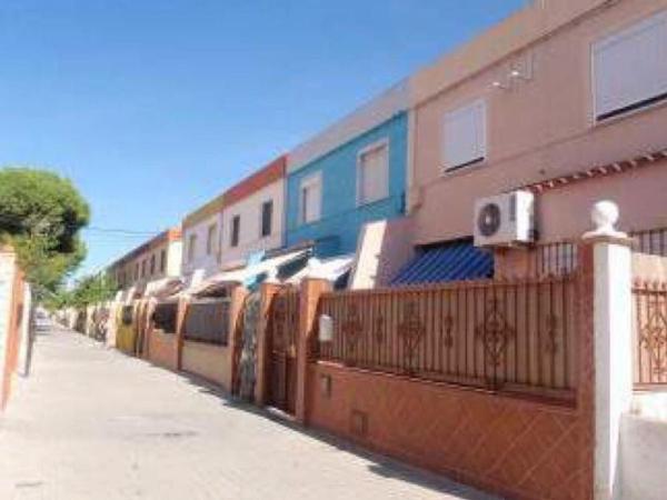Частный шале на продаже в  Casa o chalet en Barrio Ns de Gracia, 73 -99, Centro, Gelves, Гельвес photo 3