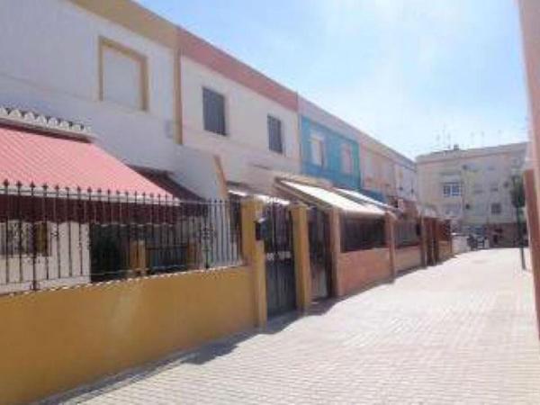 Частный шале на продаже в  Casa o chalet en Barrio Ns de Gracia, 73 -99, Centro, Gelves, Гельвес photo 4