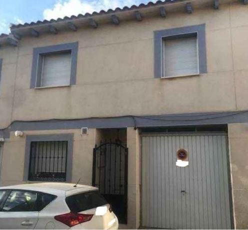 Chalet independiente en venta en Casa o chalet en Calle Mazacote s/n, Zona Entrada - Gasolineras, Ocaña, Ocaña
 photo