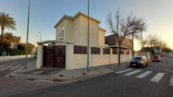 Chalet independiente en venta en Casa o chalet en Calle de Rupert Chapí, 2, Park nord - Casona, Gandia, Gandia
 photo 2