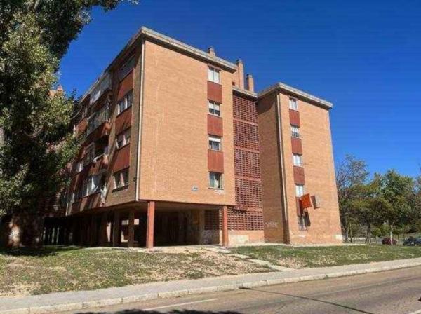 Продажа квартиры на Piso en Arturo Eyres, Valladolid, Вальядолид
 photo