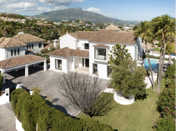 Casa o chalet independiente en Urbanizacion Resina, 28 g, Los Arqueros-Puerto del Almendro, Benahavís photo 1