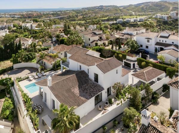 Casa o chalet independiente en Urbanizacion Resina, 28 g, Los Arqueros-Puerto del Almendro, Benahavís photo 2