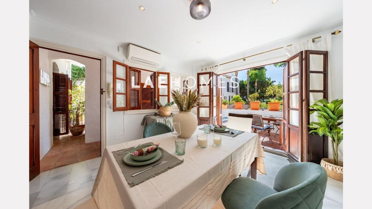 Venta de piso en Piso en Camino de la Cruz, Lomas de Marbella Club, Marbella, Marbella
photo 3