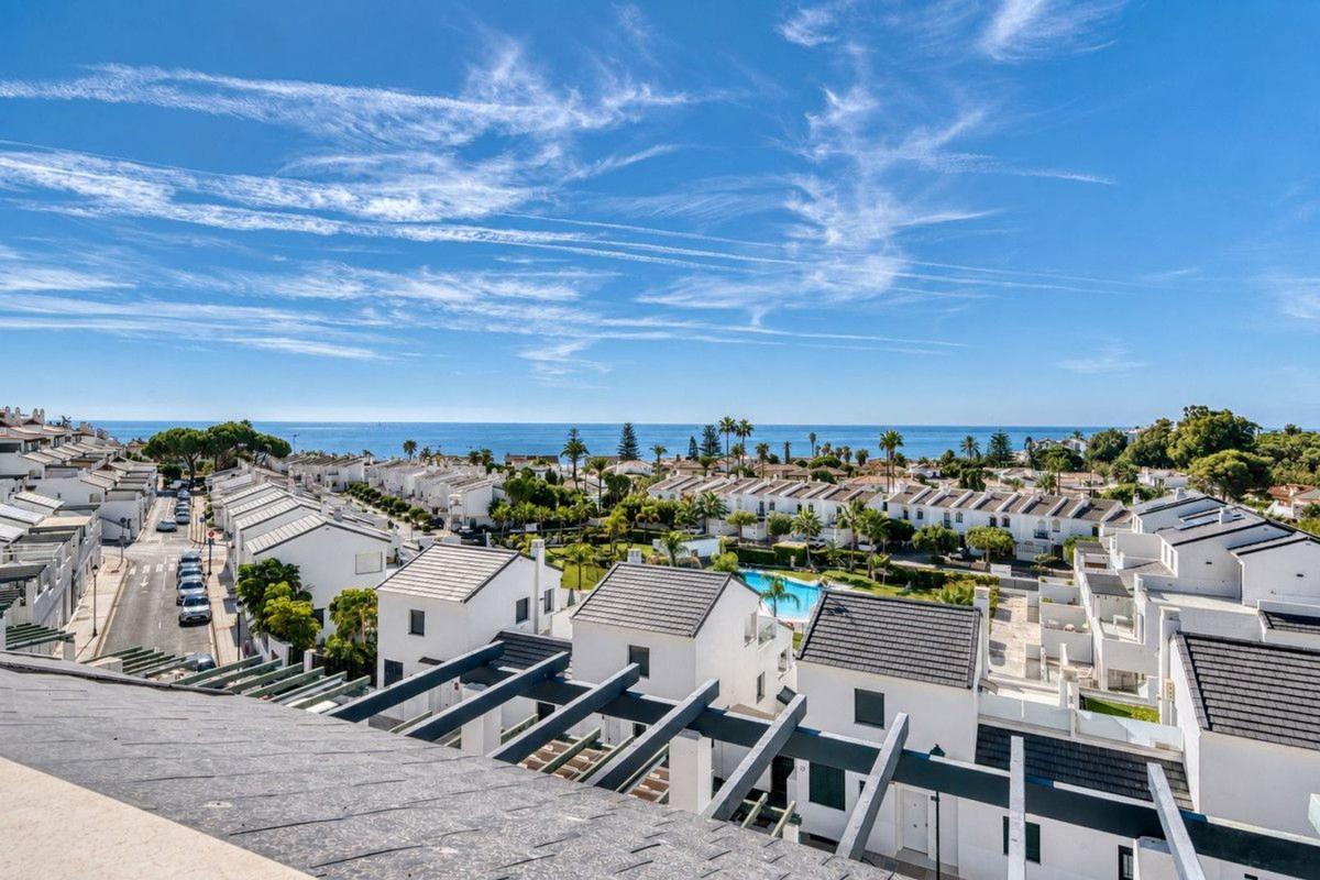 Venta de duplex en Dúplex en Avenida México, Bahía Dorada, Estepona, Estepona photo 2