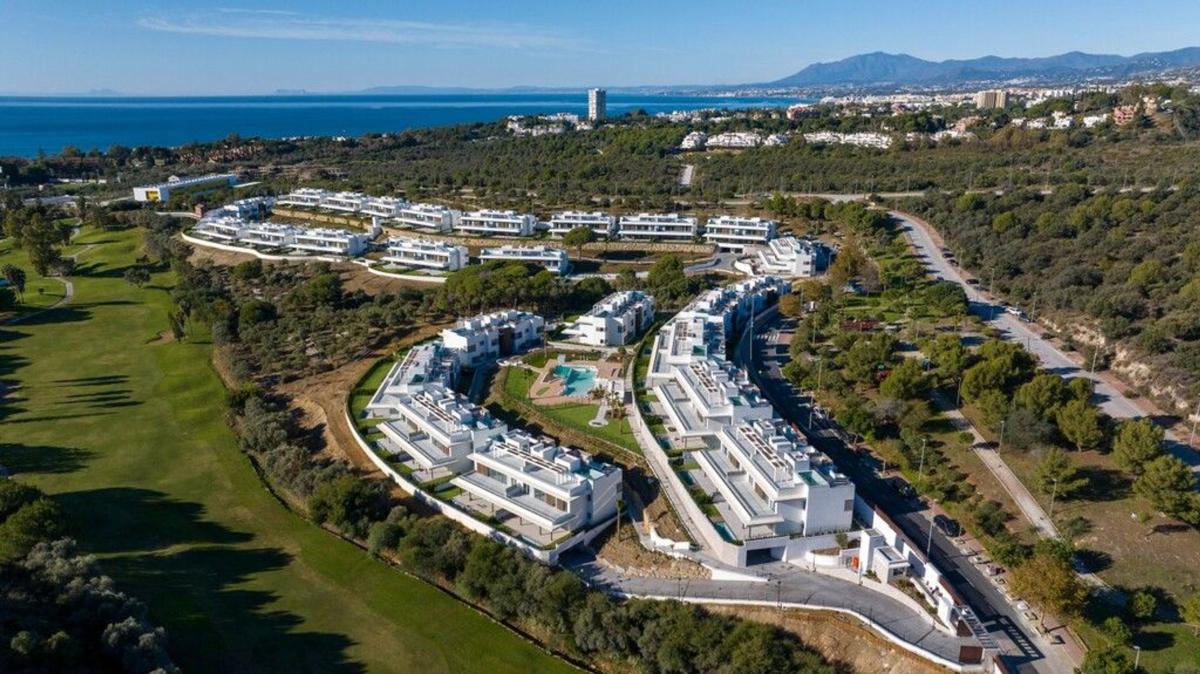Duplex sale in Dúplex en Calle Bunker, Bahía de Marbella, Marbella, Marbella photo 1
