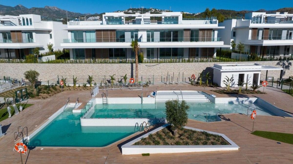 Duplex sale in Dúplex en Calle Bunker, Bahía de Marbella, Marbella, Marbella photo 5
