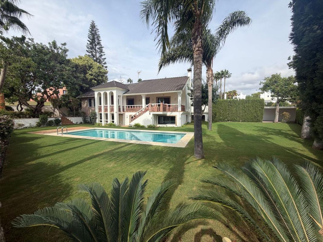 Venta de chalet independiente en Casa o chalet en Bel-Air, Estepona, Estepona
photo 1