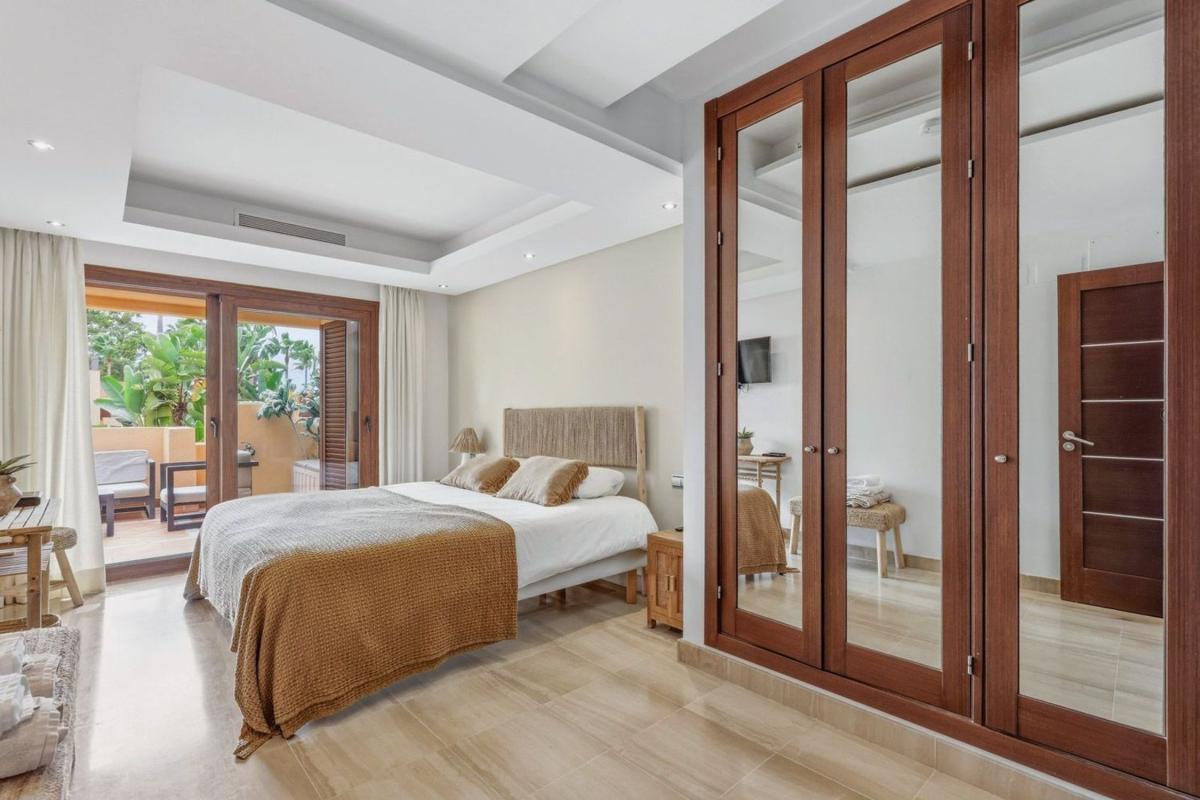 Продажа дуплекса на Dúplex en Calle del Mare Nostrum, 42, Kempinski, Estepona, Эстепона photo 5