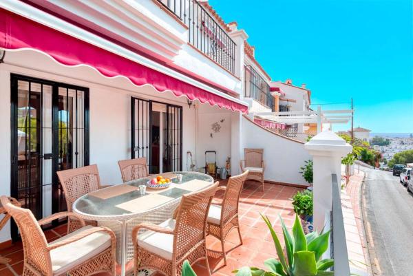 Chalet pareado en Avda Pescia - Ctra de Frigiliana, Nerja thumbnail 2