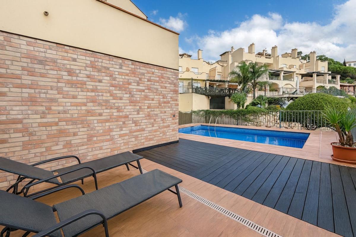 Venta de duplex en Dúplex en Puerto Del Almendro, Los Arqueros-Puerto del Almendro, Benahavís, Benahavís photo 2