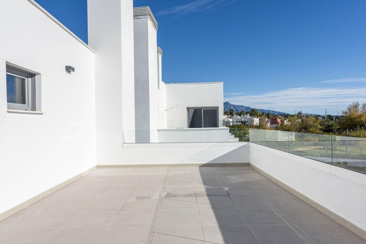 Продажа дуплекса на Dúplex en Calle Espliego, Bel-Air, Estepona, Эстепона photo 5