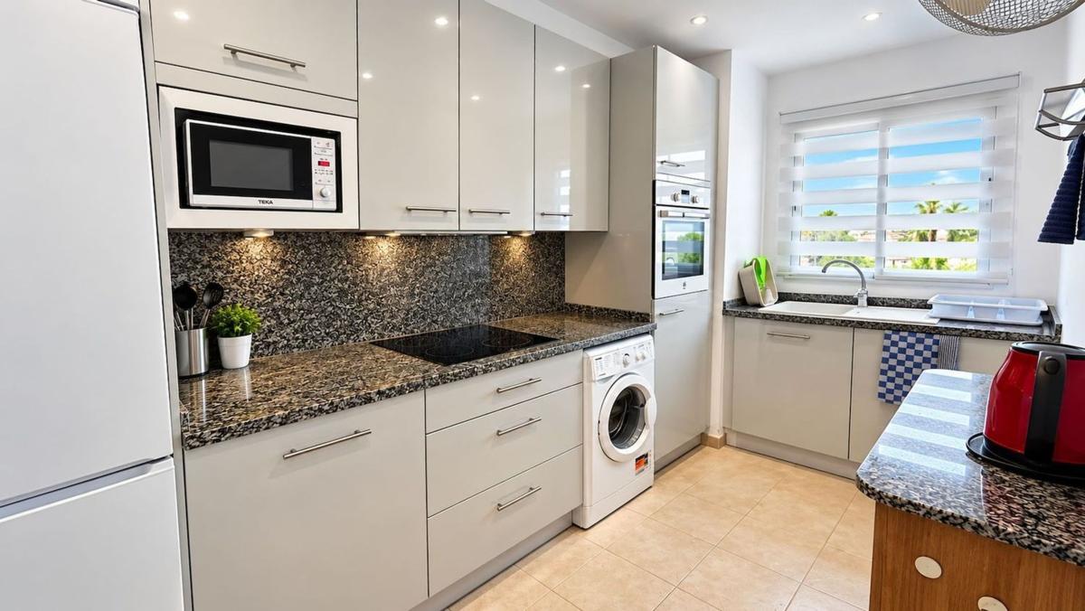 Venta de piso en Piso en N-340, Puerto de la Duquesa, Manilva, Manilva
photo 3