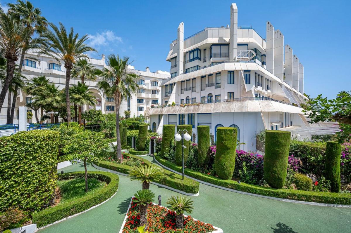 Sprzedaż duplexu w Dúplex en Calle de Ramón Gómez de la Serna, 23, Playa de la Fontanilla, Marbella, Marbella photo 1