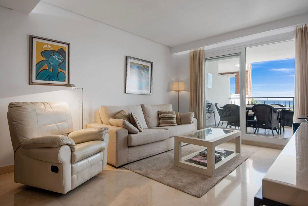 Sale of apartment in Piso en Los Arqueros-Puerto del Almendro, Benahavís, Benahavís
 photo 4