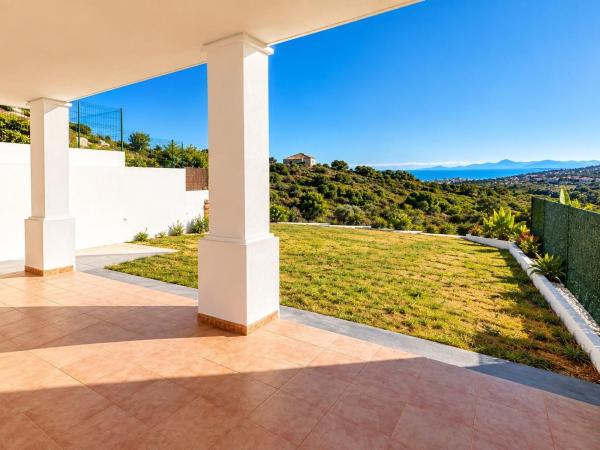 Chalet adosado en Urbanizacion Doña Julia, Doña Julia Golf, Casares photo 4
