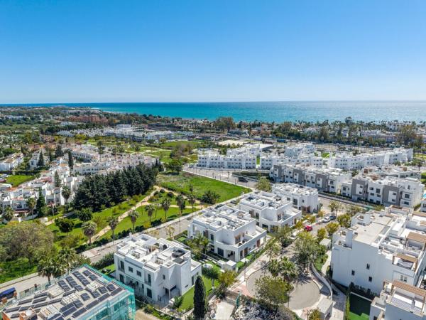Chalet pareado en Bel-Air, Estepona thumbnail 2