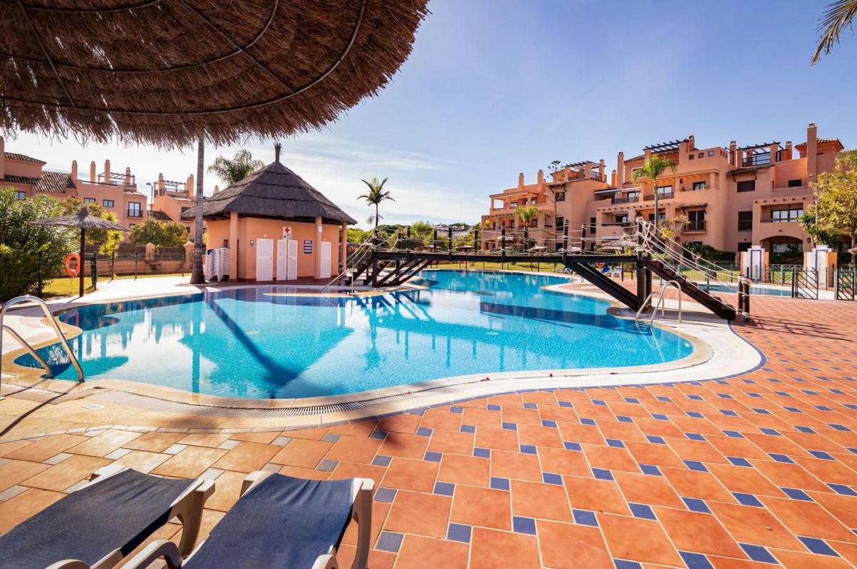 Venta de piso en Piso en Atalaya-Isdabe, Estepona, Estepona
photo 1