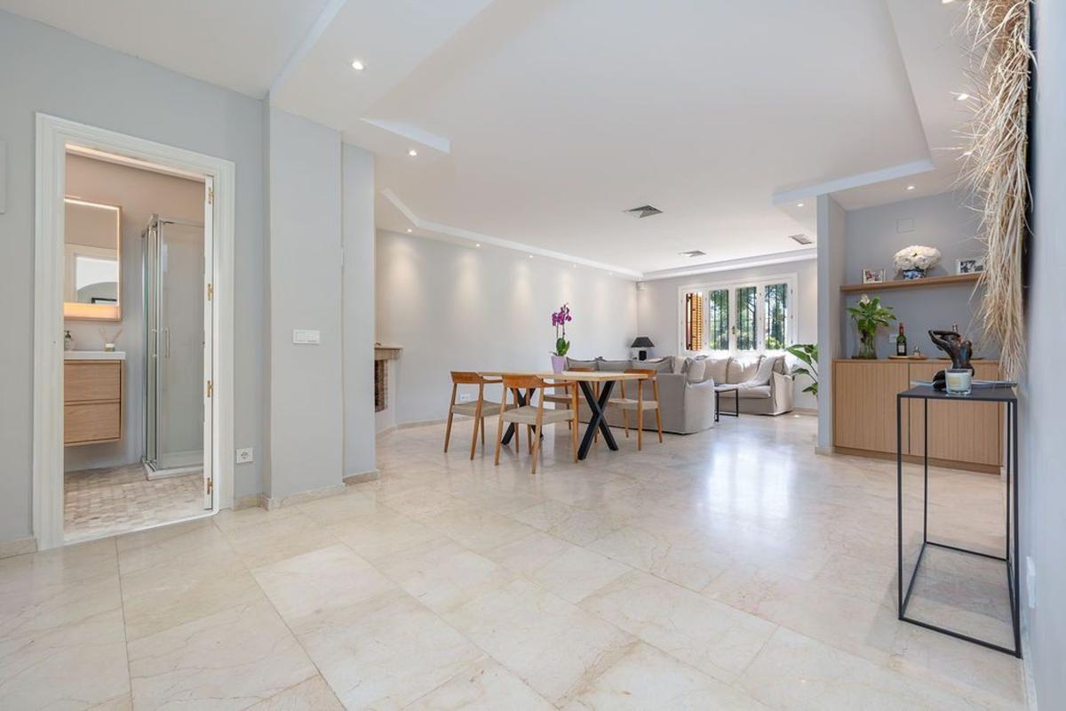 Sale of apartment in Piso en Los Naranjos, Marbella, Marbella
photo 2