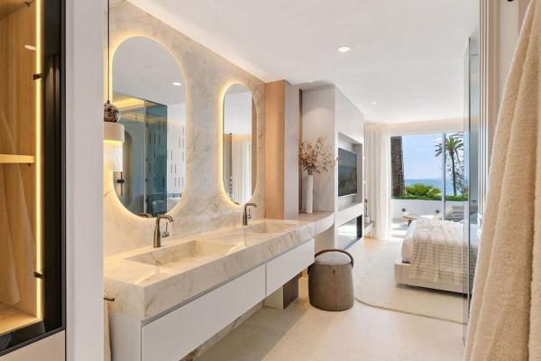 Sale of flat in Piso en Urbanization Alcazaba Beach Houses, Punta Plata, Estepona, Estepona
 photo 2
