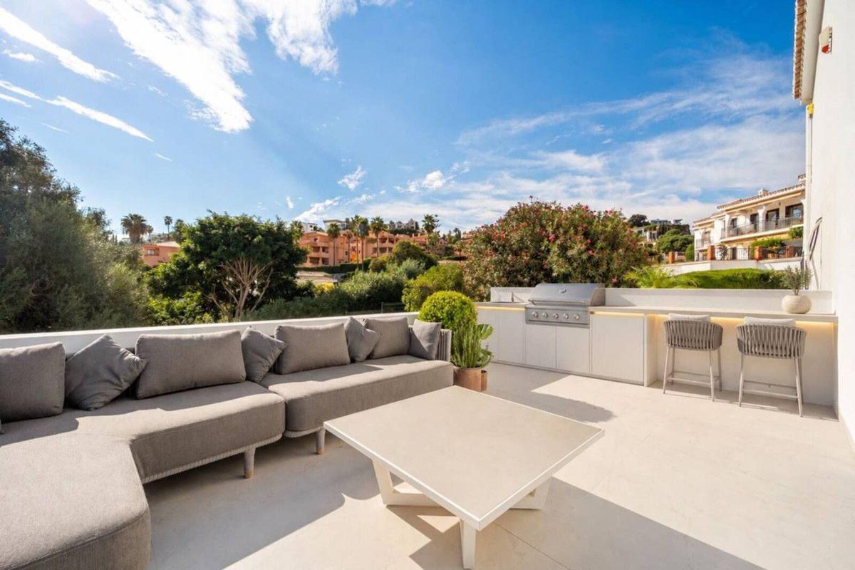 Продажа квартиры на Piso en Calle Nispero, El Paraíso, Benahavís, Бенахавис
photo 1