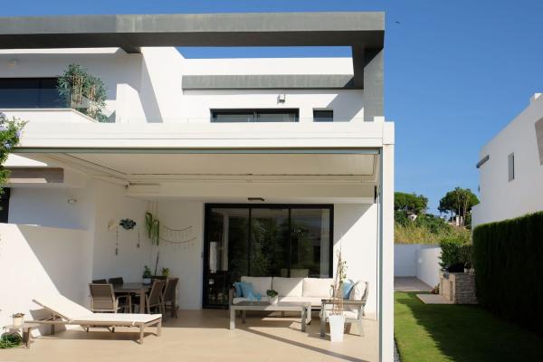 Chalet pareado en Calle Lima, La Concha-Resina Golf, Estepona photo 1