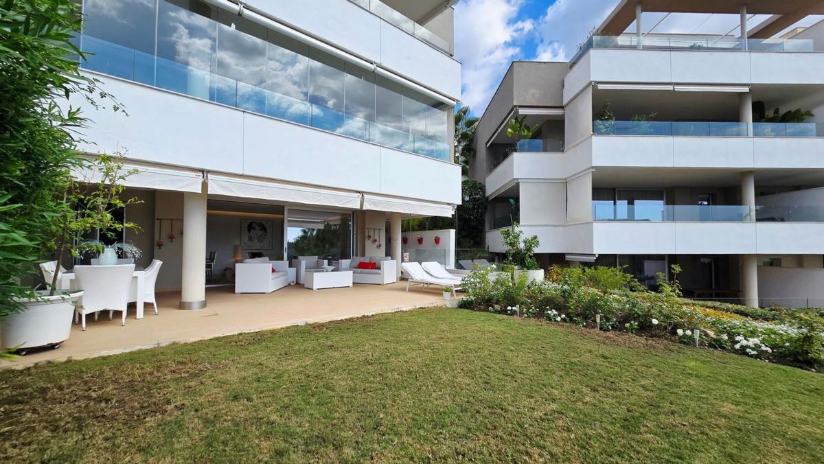 Venta de piso en Piso en Reserva Alcuzcuz, 24, Los Arqueros-Puerto del Almendro, Benahavís, Benahavís
photo 2