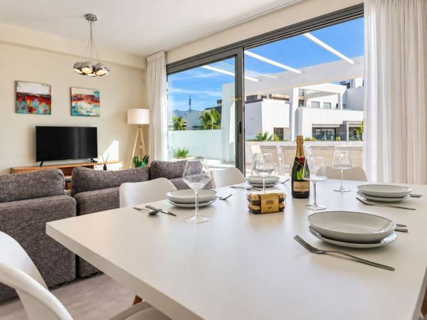 Аттик на продажу в  Ático en A-7, La Concha-Resina Golf, Estepona, Эстепона photo 4