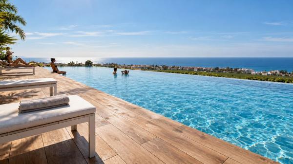 Chalet pareado en Calle Cortes de la Frontera, La Concha-Resina Golf, Estepona thumbnail 3