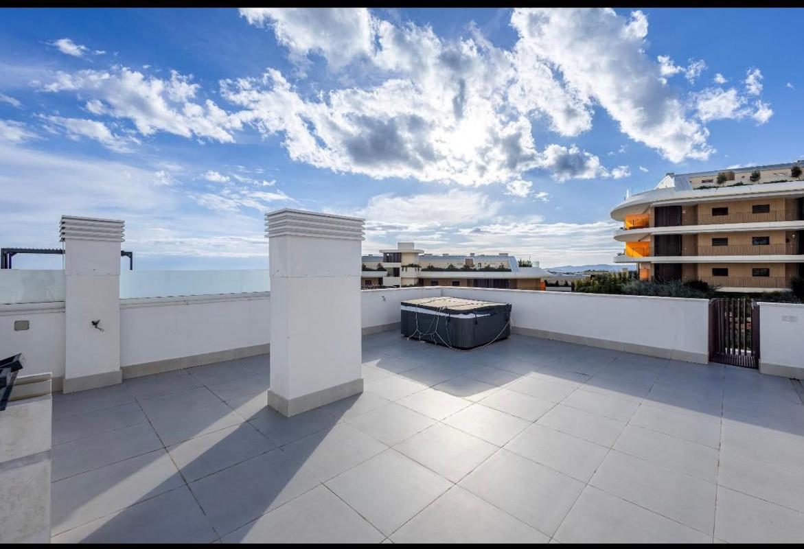 Venta de duplex en Dúplex en Avenida 8 de Marzo, El Higuerón, Fuengirola, Fuengirola photo 4