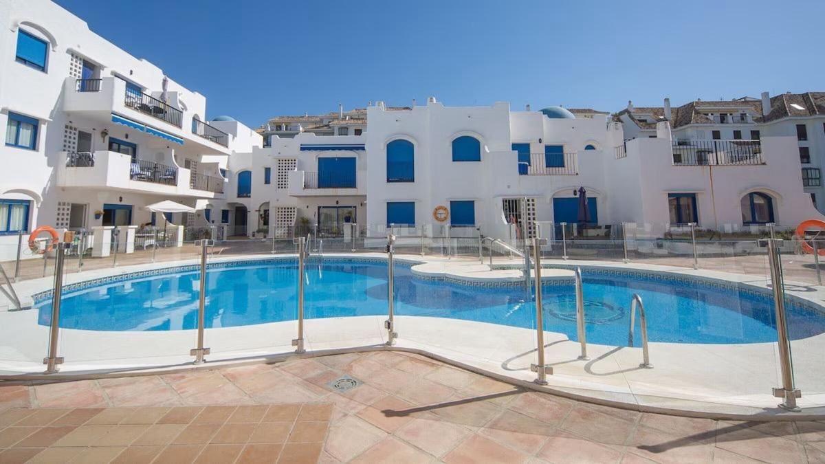 Venta de piso en Piso en Conjunto Mykonos Playa, 1 D, Puerto de la Duquesa, Manilva, Manilva
photo 2