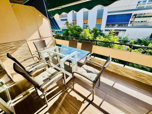 Venta de piso en Piso en Avenida Condes de San Isidro, 4, Zona Puerto Deportivo, Fuengirola, Fuengirola
thumbnail 2